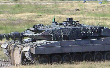 Scholz: Berlin Washingtonnal egyeztetve dönt a lengyelországi Leopard harckocsik Ukrajnába szállításáról