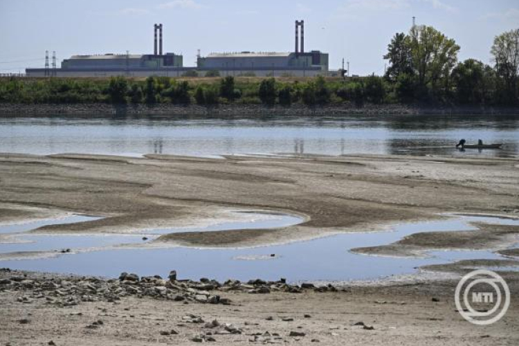 Paks/Hőség - Zuhanyzókat biztosít a paksi önkormányzat az atomerőmű leállítása miatt melegvíz nélkül maradó paksiaknak
