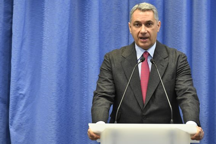 Lázár János bocsánatot kért a cigányokkal kapcsolatos kijelentése miatt