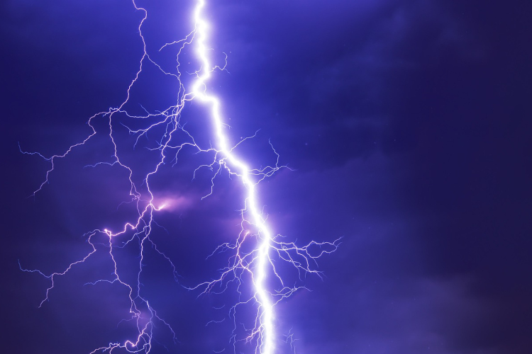 Meteorológia: szerdán hevesebb zivatarok lehetnek a nyugati és a keleti határszélen